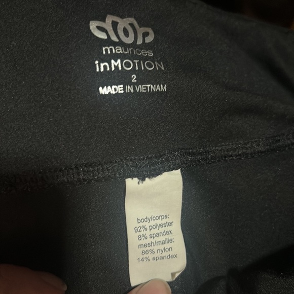 NWOT Maurices in Motion Size 2 Gym Yoga Pants 3/4 Leg Crop Below Knee Spandex - Picture 3 of 3